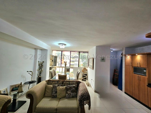 Amplio Apartamento Amoblado En Venta, Urb. Los Caobos, Maracay, Planta Electrica Y Pozo, 25-15272 Mv