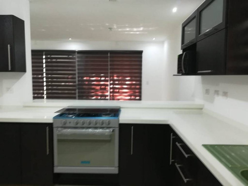 Imagen 3 de 14 de Renta De Casa En Privadas Borneo Apodaca