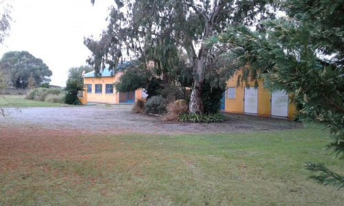Amplia Casa Con Hermoso Parque.