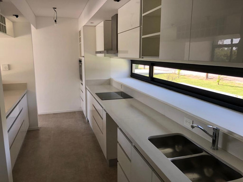 Imagen 6 de 17 de Hermosa Casa Minimalista 4 Amb. Club De Campo Los Pinguinos