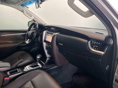 Imagem 8 de 15 de Toyota Hilux Sw4 2.7 Sr 7 Lugares 4x2 16v Flex 4p