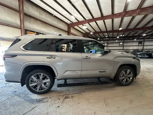 Toyota Sequoia CAPSTONE
