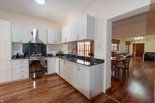 Casa De 3 Dormitorios Con Cochera En Villa Amelia