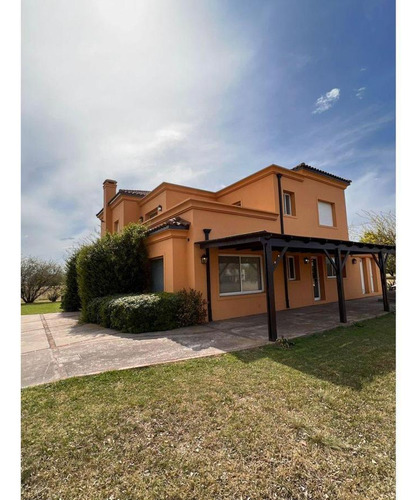 Casa En Venta En Barrio Privado La Carolina Golf Y Country Club