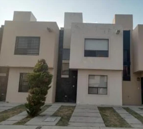 Casa En Venta, Recuperación Bancaria, Fraccionamiento Sonterra, Santiago De Queretaro , Queretaro. Laab2