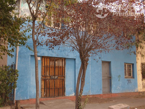 Casa En Venta De 5 Dorm. En Estación Central