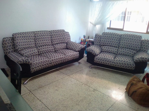 Imagen 4 de 8 de Tapiceria Retapizado Todo Tipo De Mueble Sillas Camas Puff
