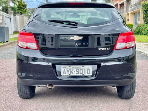 Imagem 6 de 15 de Chevrolet Onix 1.0 Lt 8v Flex 4p Manual 2013