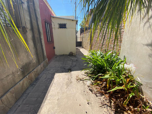 Casa 2 Dormitorios Con Gran Terreno.