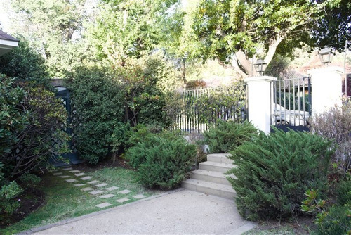 Casa En Venta De 5 Dorm. En Las Condes