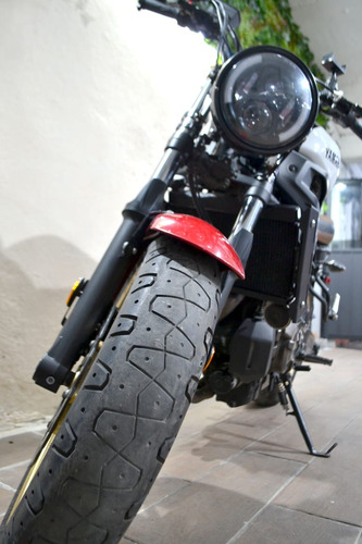 Neo-retro Yamaha Xsr 700, Atractiva Con Excelente Manejo