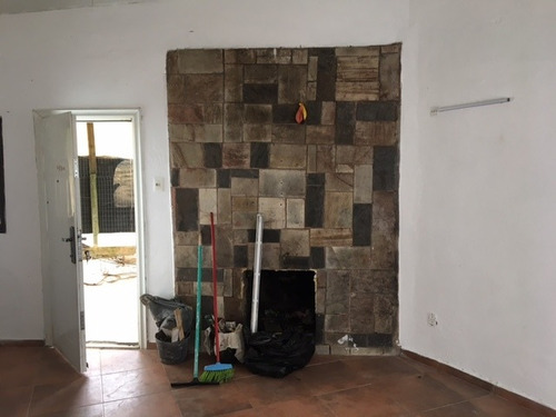 Alquilo Casa De Un Dormitorio Impecable Sobre Avda. Lezica .