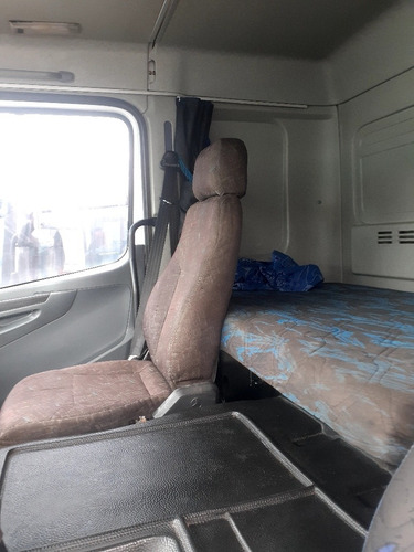 Imagem 5 de 10 de Mercedes Axor 1933 6x2 2006