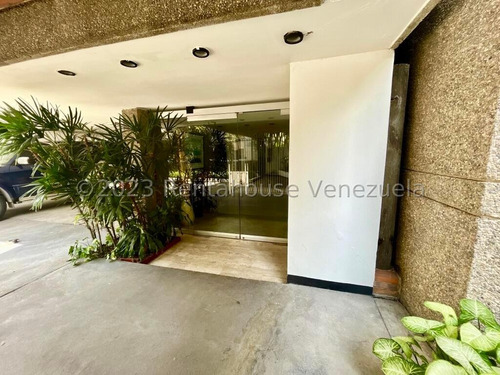 Bello Y Amplio Apartamento Remodelado En Las Mercedes Caracas 24-11158