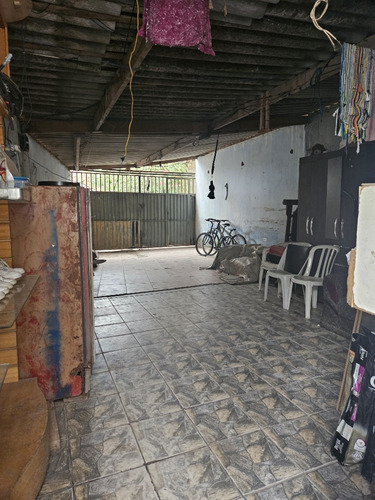 Casa Com 3 Quartos, 2 Banheiros E Vaga Para Até 2 Veículos