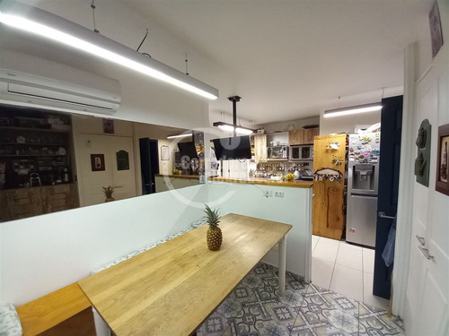 Casa En Venta De 5 Dorm. En La Florida