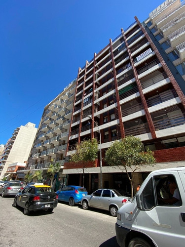 3 Ambientes Con Cochera Fija Y Vista Al Mar. Barrio La Perla. 682453