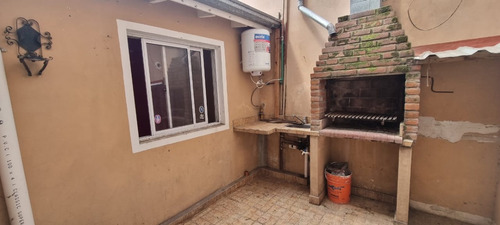 En Venta En Caseros Ph Al Fondo De 3 Amb. Con Patio Y Parrilla Propia. F: 9693