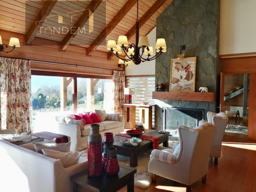 Soñada Parcela Con Casa Madera Nativa Y Piedra En Pucón