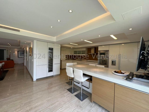 Espectacular Duplex De Tres Pisos En Los Palos Grandes! 24-27077