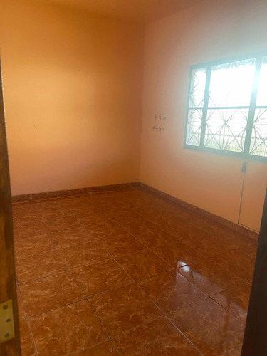 Alugo Casa 3 Quartos Com Terraço Amplo