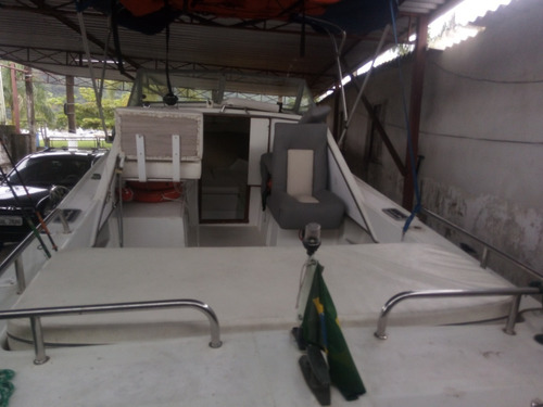 Imagem 5 de 13 de Lancha Cabinada