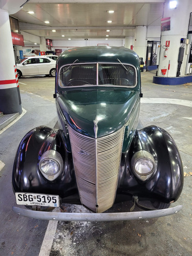 Ford V8 37 Sedan 2 Puertas