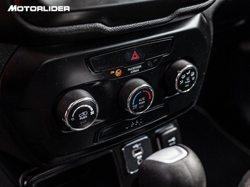 Imagen 17 de 25 de Jeep Renegade Sport 1.8 At | Permuta / Financia
