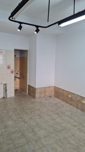 Local Comercial Sobre Avenida Gaona