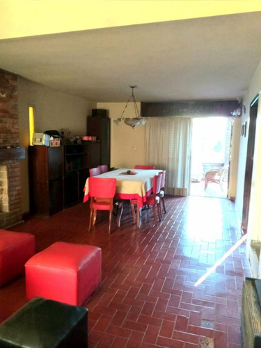Imagen 5 de 14 de Casa Con Ambientes Amplios, C/pileta
