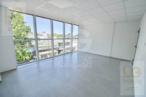Imagen 19 de 30 de Importante Local Y Oficinas En Venta Y Alquiler En Quilmes Sobre Avenida Andres Baranda