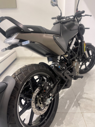 Imagen 18 de 22 de Husqvarna Svartpilen 200 0km 2023