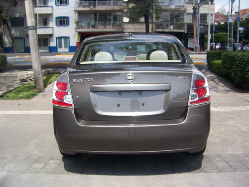 Imagen 9 de 11 de Nissan Sentra 2009 2.0 Custom 6vel Mt