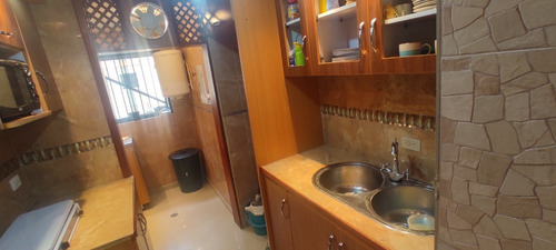 Imagen 6 de 11 de Se Vende Apartamento En Res. Pomarrosa, Paraparal (gla-1101)