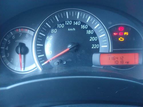 Imagem 7 de 12 de Nissan March 2016 1.6 16v Sl 5p