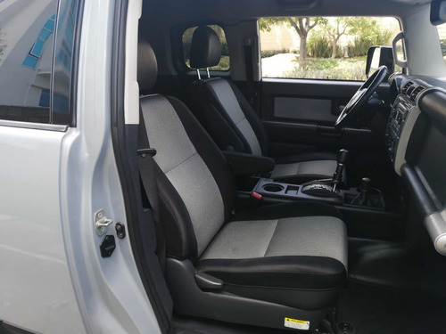 Imagen 9 de 14 de Toyota Fj Cruiser 2013 3p Especial V6 Aa 4x4 At