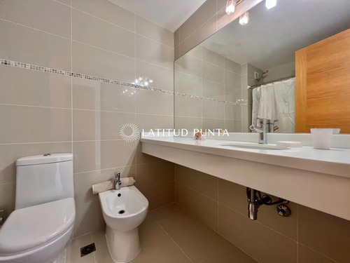 Mansa, Apartamento De 3 Dormitorios Más Dependencia