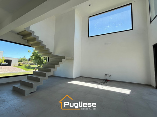 Casa En Venta A Estrenar Con Pileta. Lote Interno. Acacias Puertos