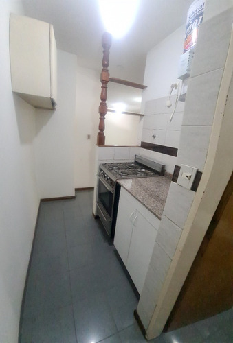 Salguero Al 500 Y Av. Corrientes, Almagro. Primer Piso Por Escalera. Al Frente. 2 Ambientes. Superficie Total Y Cubierta 64 M2. Impecable Estado. Apto Crédito. Apto Profesional