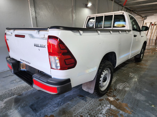 Imagen 5 de 11 de Toyota Hilux Cs Dx 4x2 2018 Sarthou