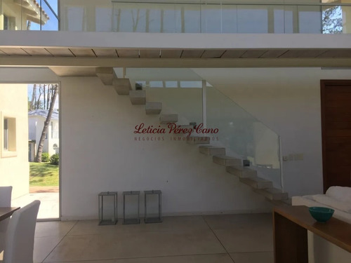 Venta Casa En Laguna Blanca, Manantiales 4 Dormitorios - Ref: 18916