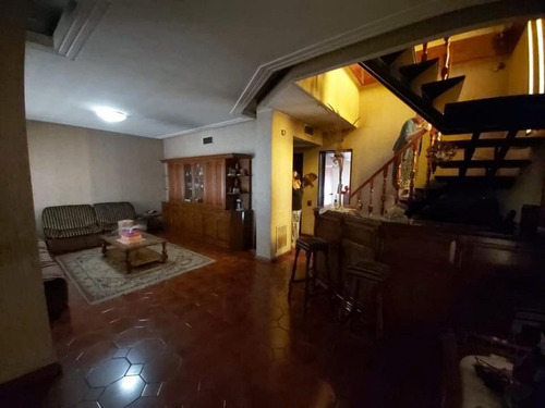 Imagen 2 de 10 de Importante Chalet En Dos Plantas