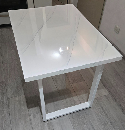 Mesa Blanca Estilo Marmol Laqueada 70 X 100 Blanco Blanco (Usado)