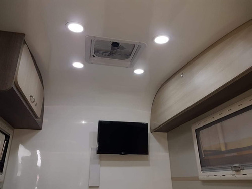 Imagem 1 de 15 de Motorhome Trailer Camping Motos Carros Caminhões