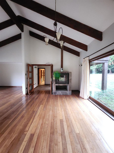 Hermosa Casa De 6 Dorm. En Parcela Para Arriendo En Valdivia