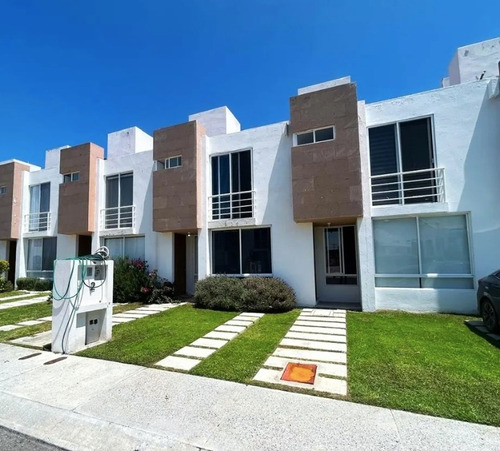Casa En Venta, Recuperación Bancaria, Fraccionamiento Sonterra, Santiago De Queretaro , Queretaro. Laab2