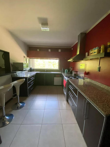 Casa En Venta - 6 Dormitorios 4 Baños - Mendoza