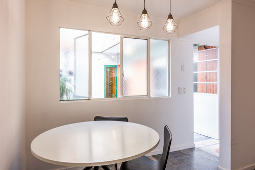 Casa En Venta En Floresta, Con Terraza, Quincho Y Parrilla. Cochera Doble.