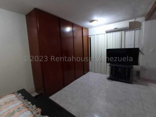 Casa De Dos Planta Ubicada En Urb Araguaney I Palo Negro 25-13068 Mfc