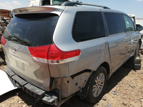 Imagen 2 de 9 de Toyota Sienna Xle Por Partes
